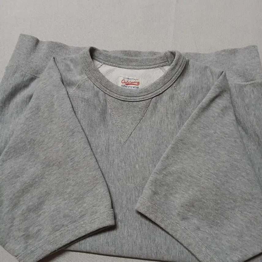 [BUNJANG] Outstanding Sweatshirt T-shirt / outstanding 아웃스탠딩 반팔 스웻셔츠 튼튼 원단 쭈리