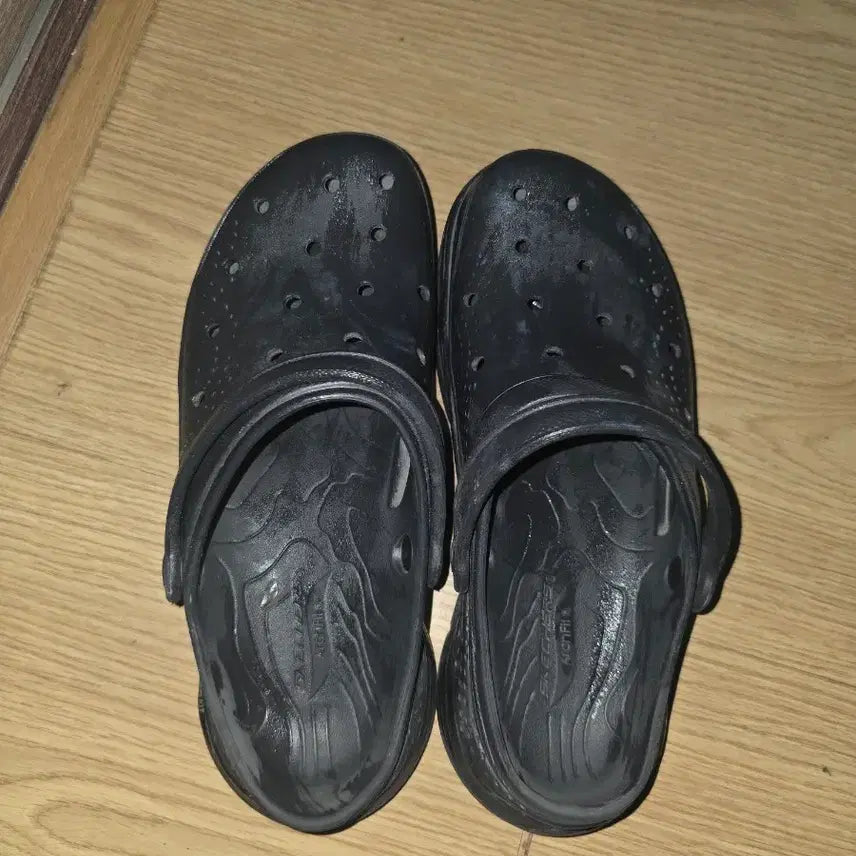 [BUNJANG] Skechers Black Crocs Sandals / 스케쳐스