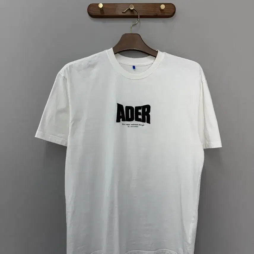 [BUNJANG] Ader Error Center Logo Embroidery White T-Shirt / 아더에러 센터로고자수 화이트 반팔 H3178
