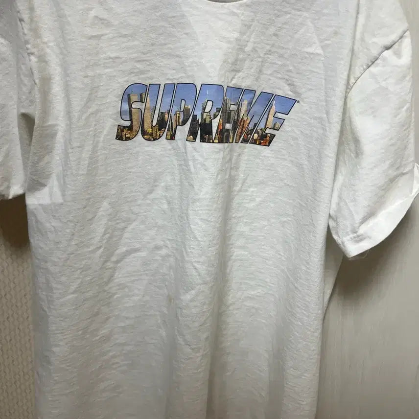 [BUNJANG] Supreme Gotham T-Shirt / 슈프림 고담 티셔츠