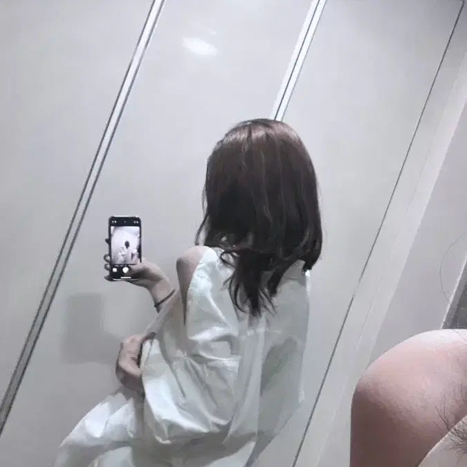 [BUNJANG] Vintage Onegyaru Off-Shoulder Oversized White Shirt / 빈티지 오네갸루 오프숄더 화이트 오버핏 셔츠