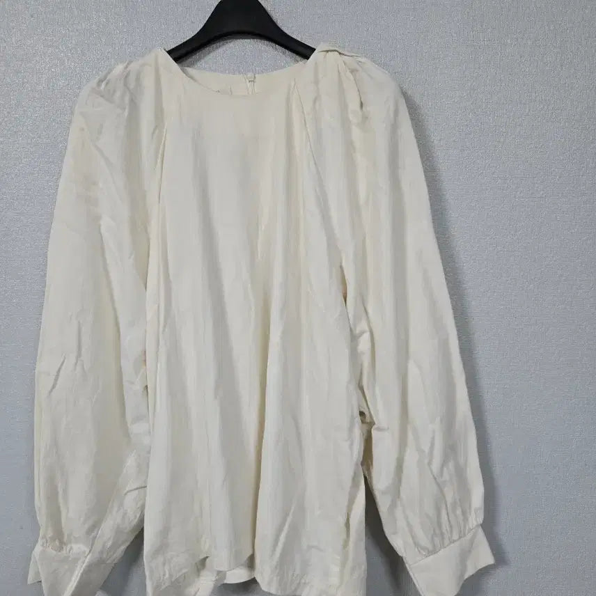 [BUNJANG] MACARON Puff Sleeve Fleece Blouse (Size 55-66) / MACARON 퍼프소매 융소재 블라우스 55~66