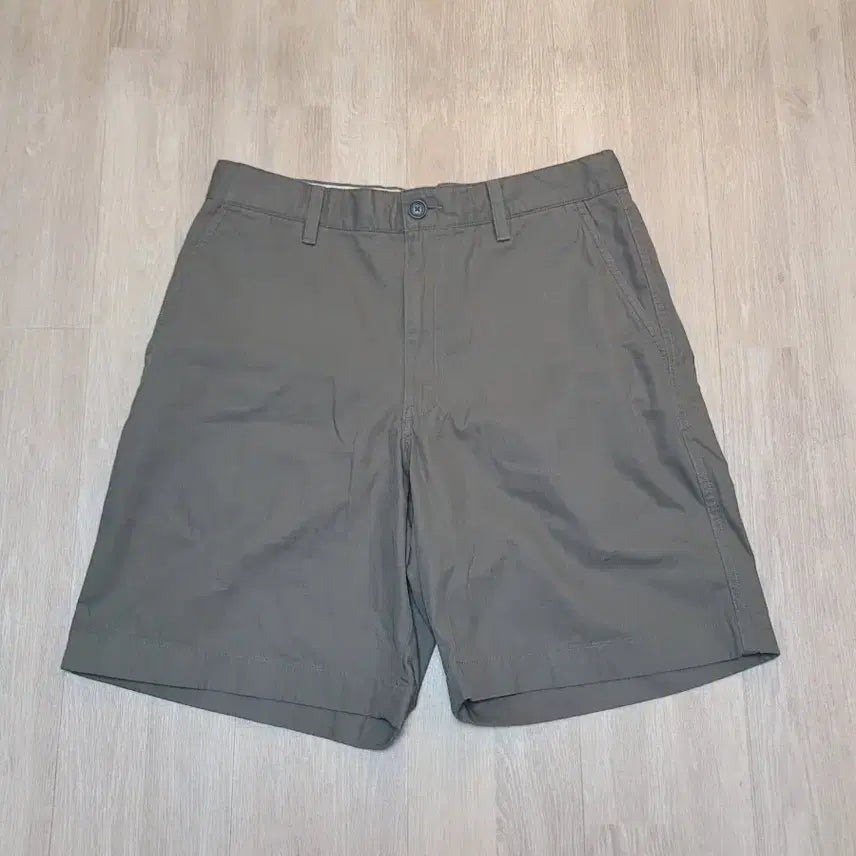 [BUNJANG] Uniqlo JW Anderson Cotton Shorts Olive / 유니클로 jwa 코튼 쇼츠 올리브