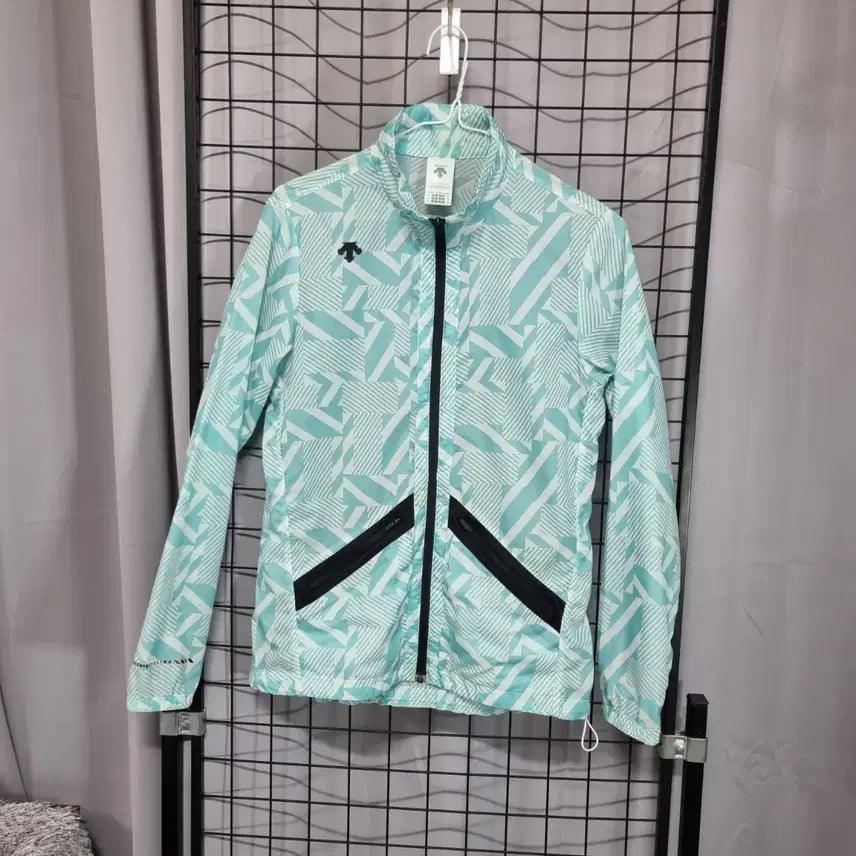 [BUNJANG] Descente Lightweight Women's Cycling Windbreaker Woven Jacket / 데상트 경량 바람막이 여성 사이클링 윈드브레이커 우븐 자켓 90