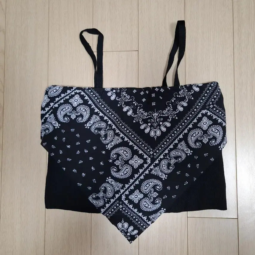 [BUNJANG] Bandana Pattern Tube Top Black / 반다나 패턴 튜브탑 블랙