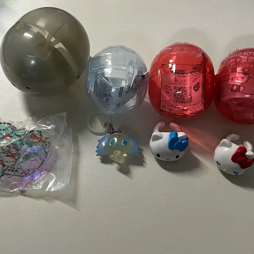 [BUNJANG] Sanrio Gacha Keyring & Ring Set (Includes Ito Junji Tomie, Jewelpet Twinkle, Hello Kitty) / 산리오 가챠 키링 반지 (이토준지 토미에, 쥬얼펫 트윙클, 키티 ) 굿즈 판매