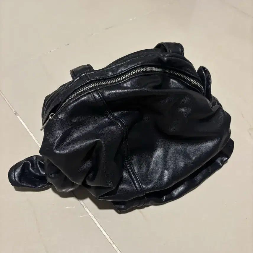 [BUNJANG] Comme des Garçons Black Leather Shoulder Bag / 꼼데가르송 블랙 레더 숄더백