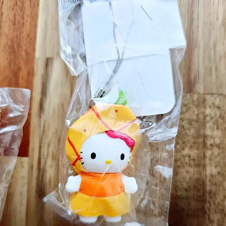[BUNJANG] Hello Kitty Pineapple Dress-Up Mini Figure / 파인애플 키티, 드레스업 키티, 초소형 키티