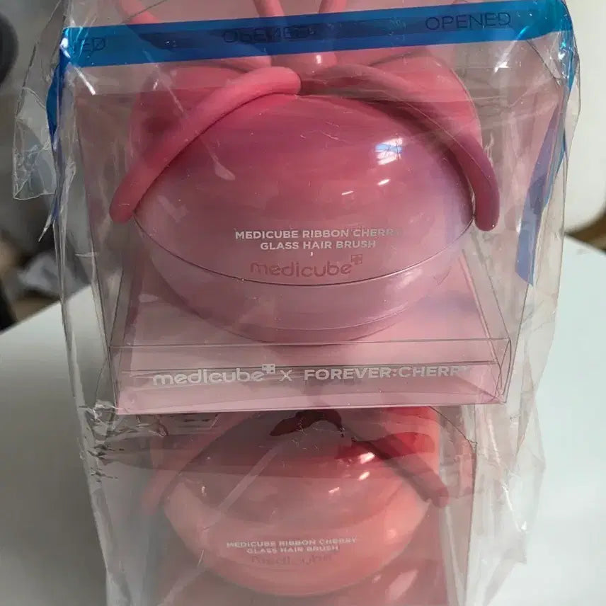 [BUNJANG] Medi-Cube Forever Cherry Hair Brush (Red, Pink) / (장원영 빗)메디큐브 포에버체리 헤어 브러쉬 레드, 핑크