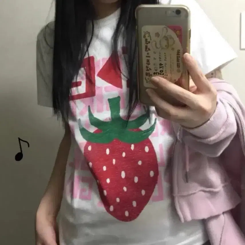 [BUNJANG] Comme des Garçons GIRL x Bret Westwood 25SS Strawberry Short Sleeve T-Shirt / 꼼데가르송 걸 x 브렛 웨스트폴 25SS 스트로베리 딸기 반팔 티셔츠