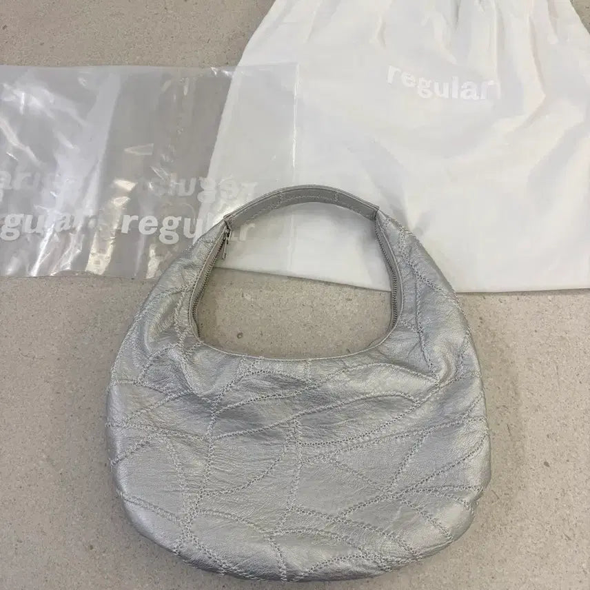 [BUNJANG] Regular Patchwork Hobo Bag / regular 레귤러 패치워크 호보백