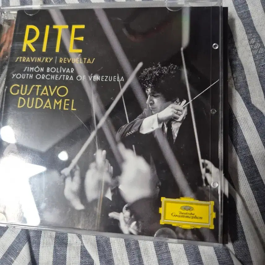 [BUNJANG] Gustavo Dudamel Conducts Stravinsky/Revueltas: 'The Rite' CD / RITE 스트라빈스키/레부엘타스 지휘 구스타보 두다멜 CD