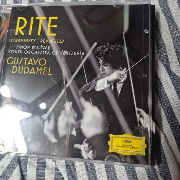 [BUNJANG] Gustavo Dudamel Conducts Stravinsky/Revueltas: 'The Rite' CD / RITE 스트라빈스키/레부엘타스 지휘 구스타보 두다멜 CD