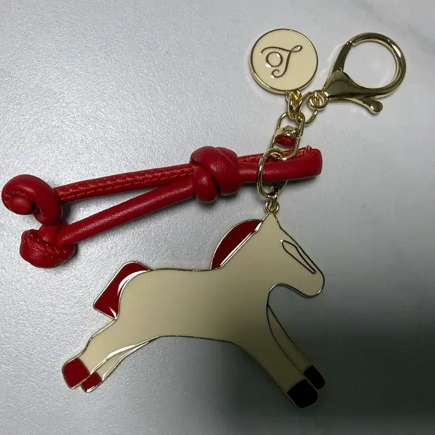 [BUNJANG] L'Occitane Horse Charm Keychain (Cream/Red) / 록시땅 말 키링 (크림/레드)