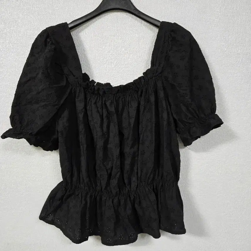 [BUNJANG] Embroidered Puff Sleeve Crop Blouse (Size 55-66) / 퍼프소매 자수 크롭 블라우스 55~66
