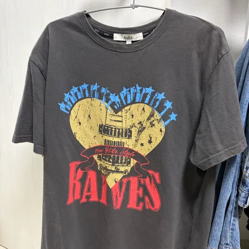 [BUNJANG] RAVE Heart Graphic T-Shirt (Charcoal) M Size / 레이브 하트 그래픽 티셔츠 (차콜)m사이즈