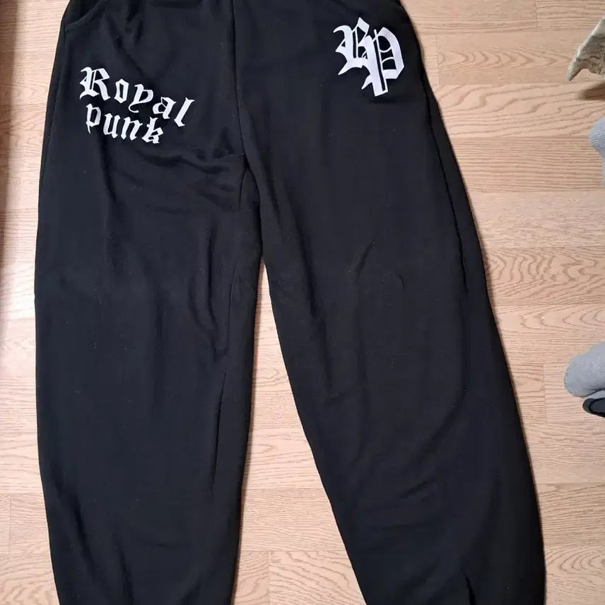 [BUNJANG] Black Cotton Pants with Hip Lettering Design / 옷입는 스타일이 변해서 싸게 팔아요