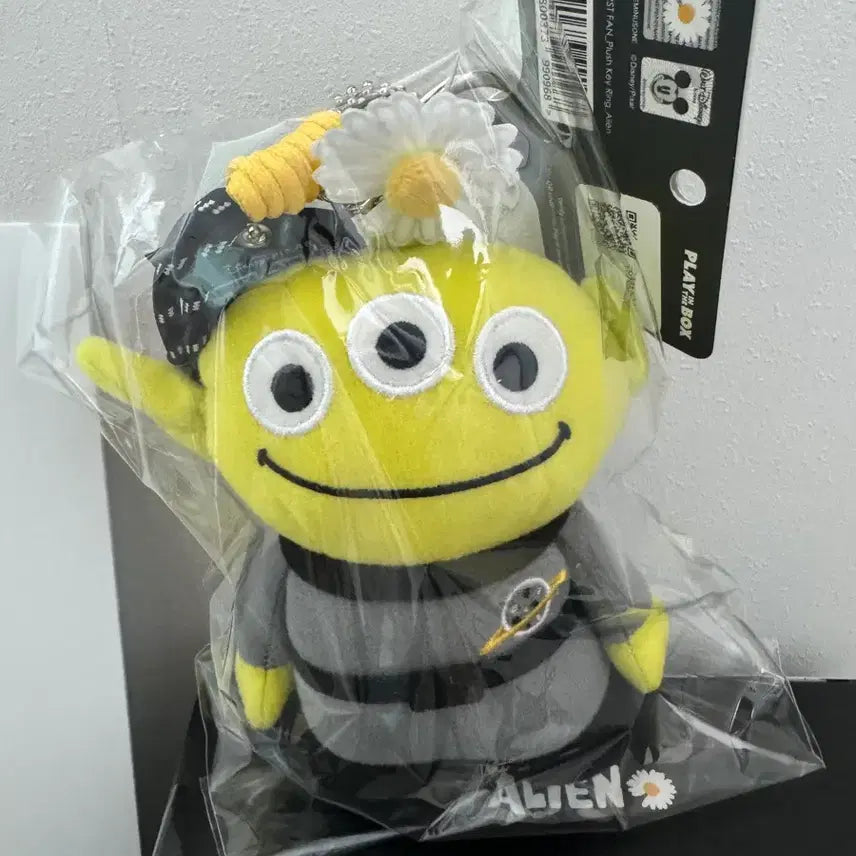 [BUNJANG] Peaceminusone x Toy Story Alien Keychain (Unsealed) / 피스마이너스원x토이스토리 알린 키링 미개봉 새상품 팝니다