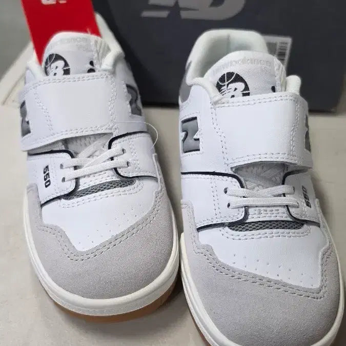 [BUNJANG] New Balance 550 Kids Sneakers White/Light Grey / 뉴발란스 550 키즈 스니커즈 화이트/라이트 그레이 220. 새상품