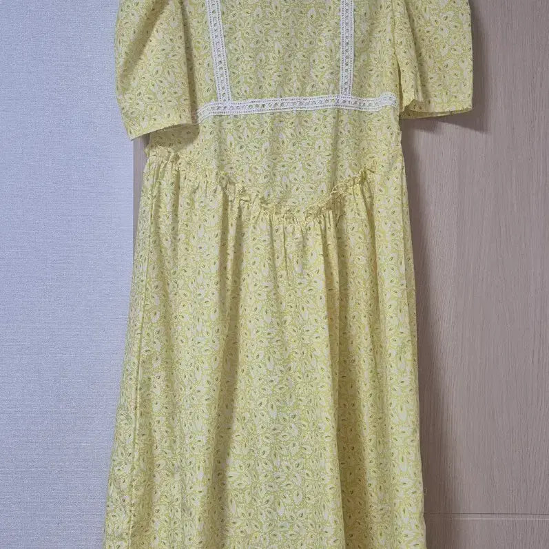 [BUNJANG] Lemon Yellow Patterned Summer Dress with Lace Detail / 여름 패턴 원피스 레몬색