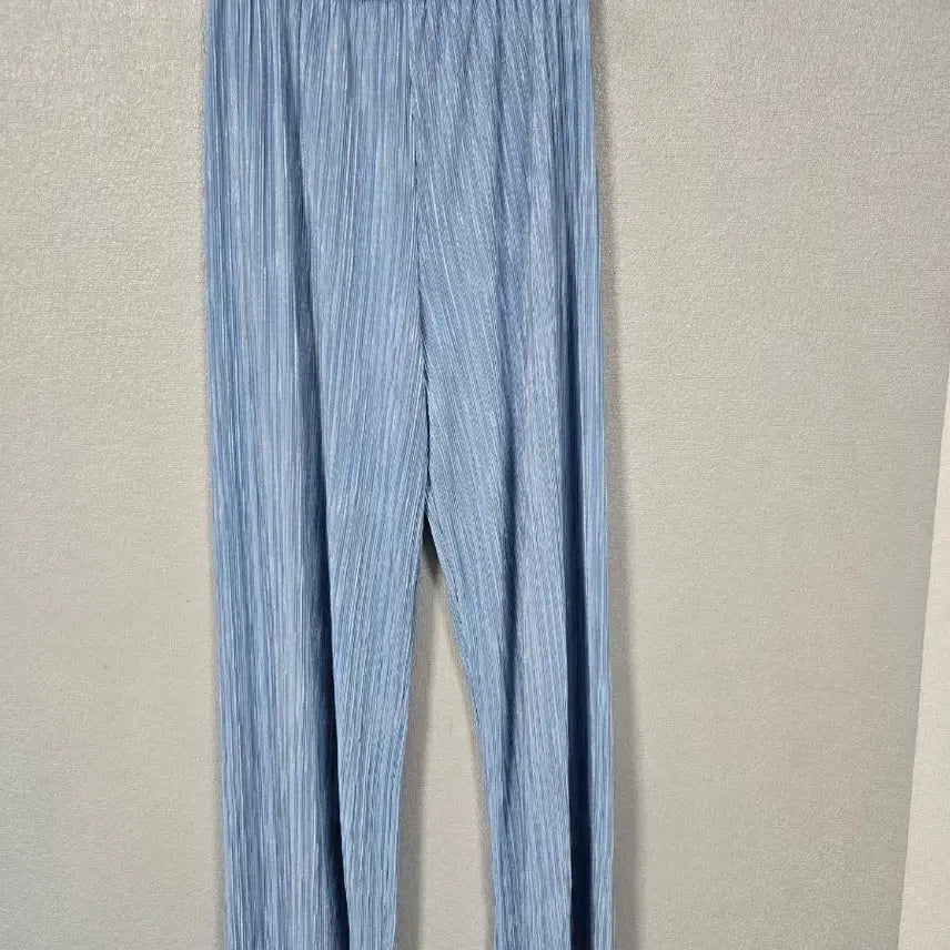 [BUNJANG] Light Blue Pleated Slacks (55-66) / 하늘색 플리츠 슬렉스 55~66