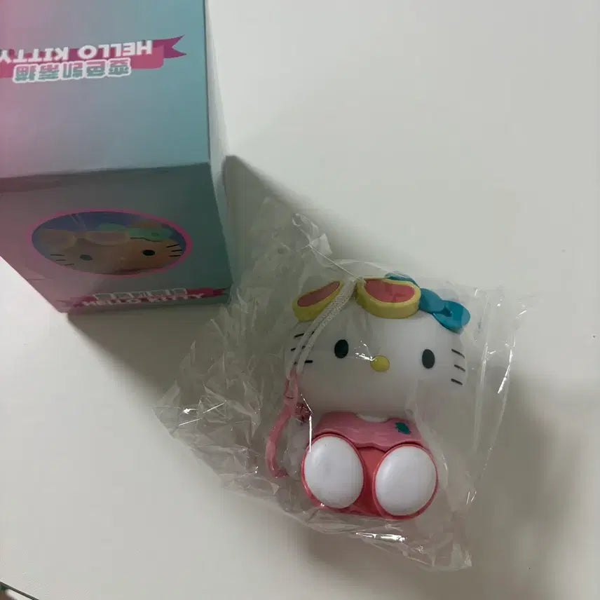 [BUNJANG] Hello Kitty Tanning Charm / 햇빛 받으면 태닝키티로 변신하는 헬로키티 키링