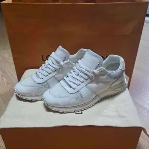 [BUNJANG] Louis Vuitton White Sneakers Size 5.5 / 루이비통 스니커즈 화이트 5.5/255 싸이즈 (정품)