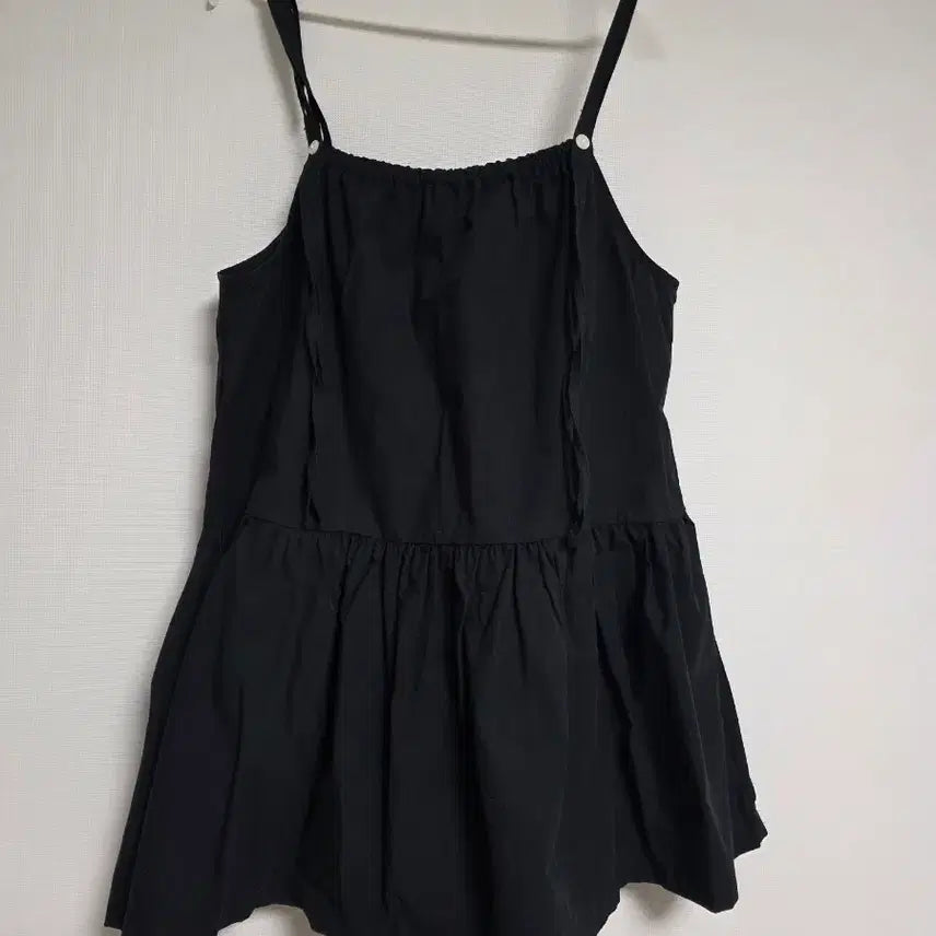 [BUNJANG] Black Spaghetti Strap Tank Top / 블랙 끈 나시