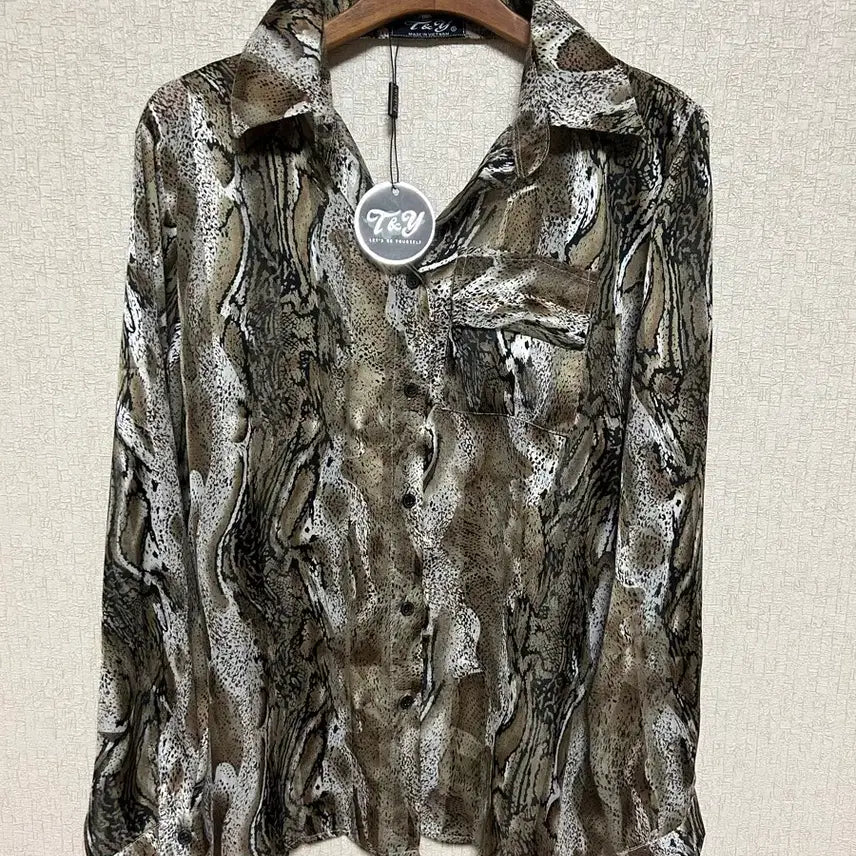 [BUNJANG] Women's Blouse with Back Detail / 새상품 여성 뒤 포인트 불라우스