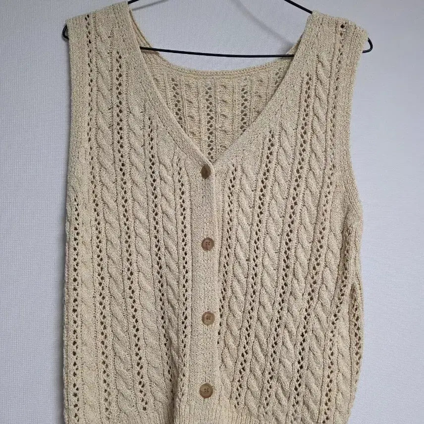[BUNJANG] Ivory Cable Knit Vest / 아이보리 꽈배기 니트 조끼(프리