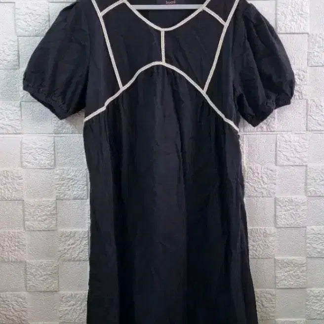 [BUNJANG] Black Puff Sleeve Midi Dress with Line Detail / 블랙 원피스 퍼프소매 라인 포인트 55-66