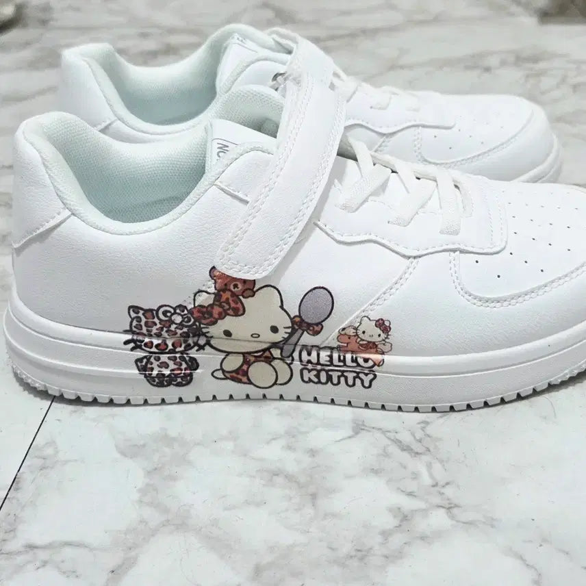 [BUNJANG] Hello Kitty Running Shoes 245 / ㅁ새상품ㅁ 키티운동화 키티런닝화 245