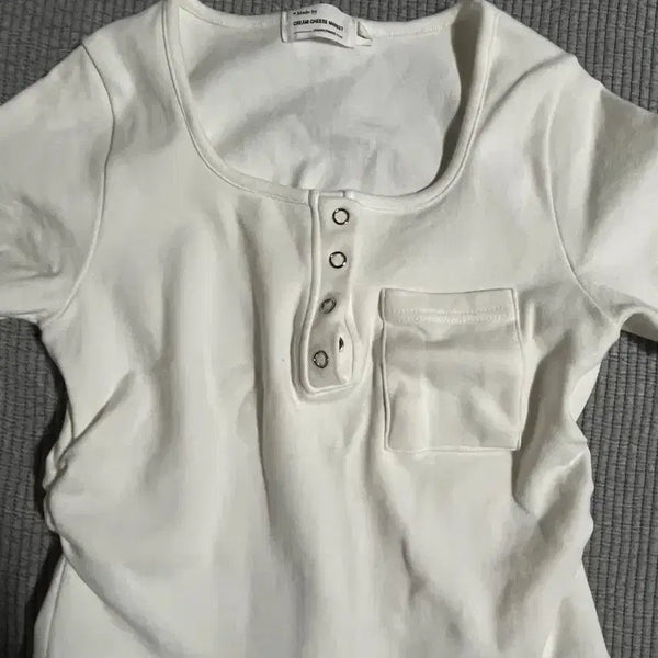 [BUNJANG] Cream Cheese Market Square Neck Short Sleeve T-shirt / 크림치즈마켓 스퀘어넥 반팔 티셔츠