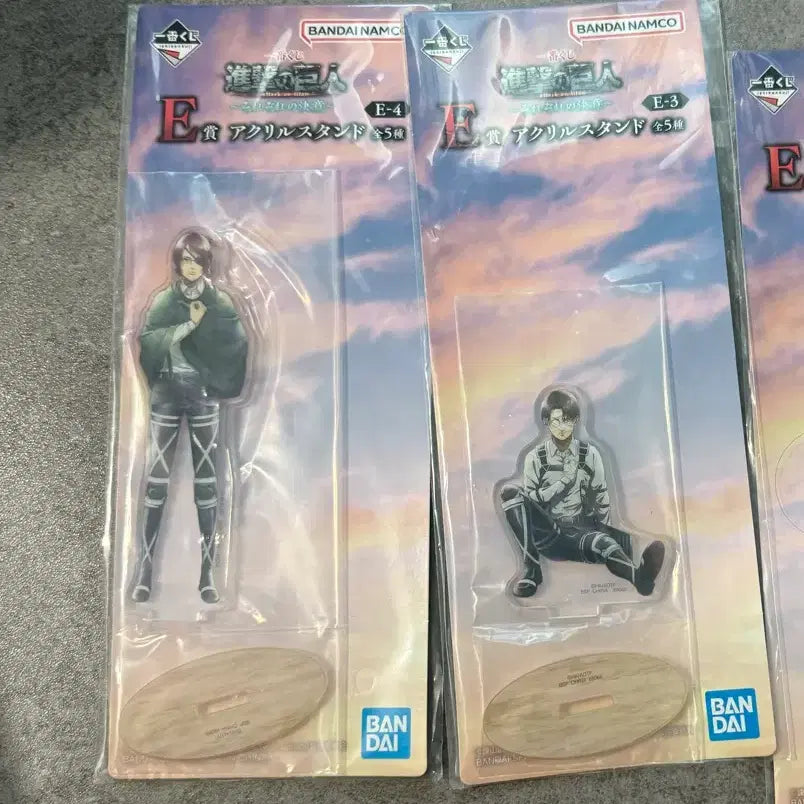 [BUNJANG] Attack on Titan Ichiban Kuji E Prize Levi & Hange Acrylic Stand Set / 진격의거인 제일복권 e상 리바이 한지 아크릴 일괄