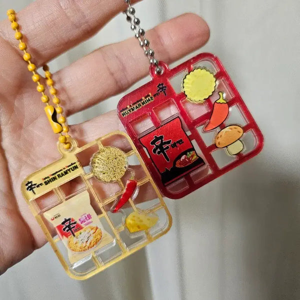 [BUNJANG] Bandai Rare Shin Ramyun Keychain Set / 반다이 레어 신라면 키링 2개 세트  k-라면