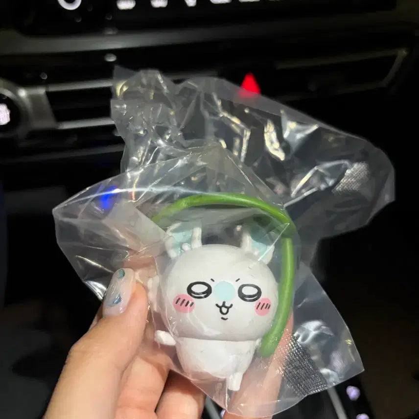 [BUNJANG] Monchhchi Umbrella Figure Momonga / 먼작귀 우산 피규어 모몽가