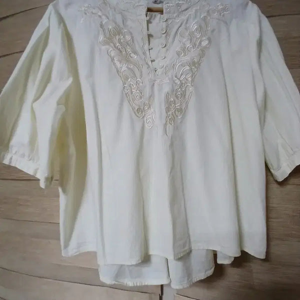 [BUNJANG] Ivory Embroidered Blouse 2XL / 아이보리 자수 블라우스2XL