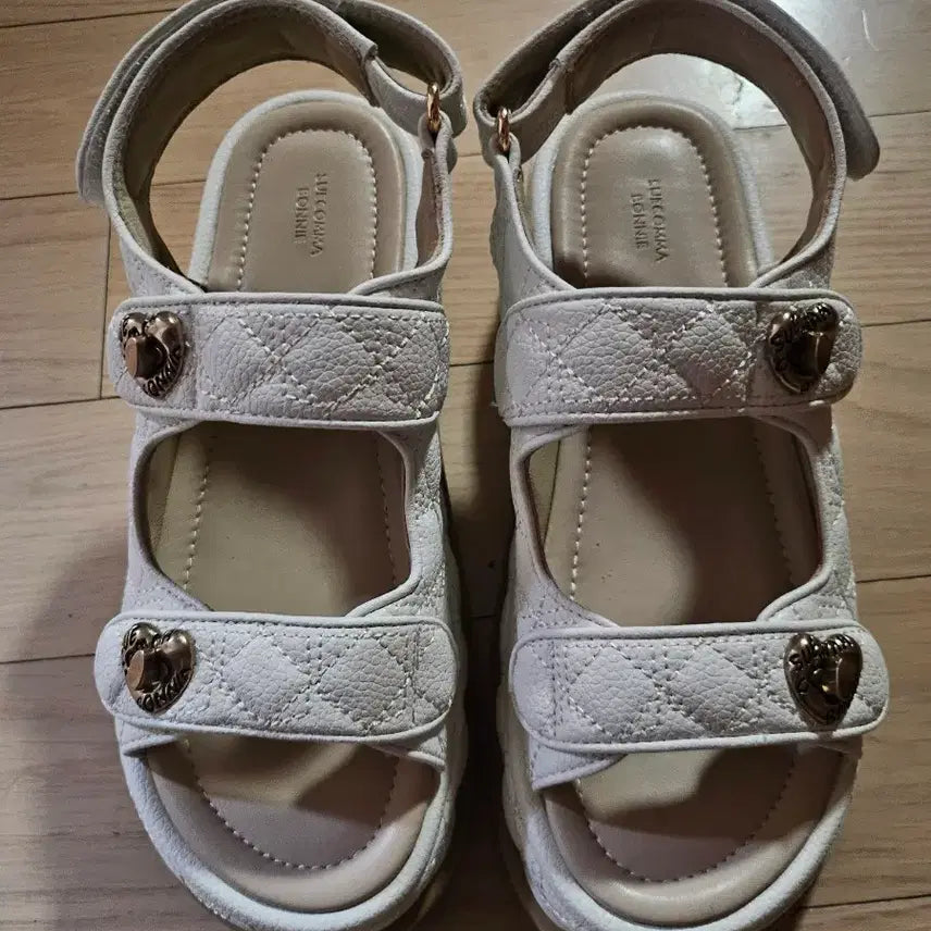 [BUNJANG] SCOMMAGNONI Quilted Heart Strap Sandals Ivory / 슈콤마보니샌들 아이보리