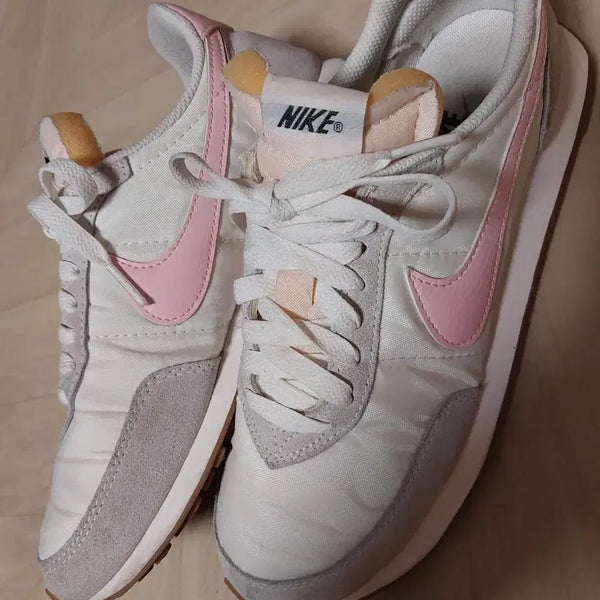 [BUNJANG] Nike Daybreak Ivory/Light Pink Sneakers (250mm) / 나이키 데이브레이크 아이보리/연핑크  250