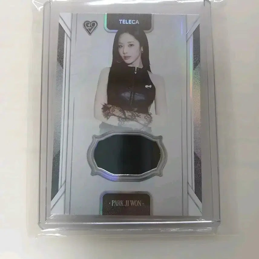 [BUNJANG] fromis_9 Park Jiwon Worn Scarf Relic Photocard / 프로미스나인 박지원 실착스카프 렐릭