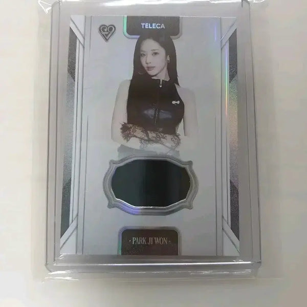 [BUNJANG] fromis_9 Park Jiwon Worn Scarf Relic Photocard / 프로미스나인 박지원 실착스카프 렐릭