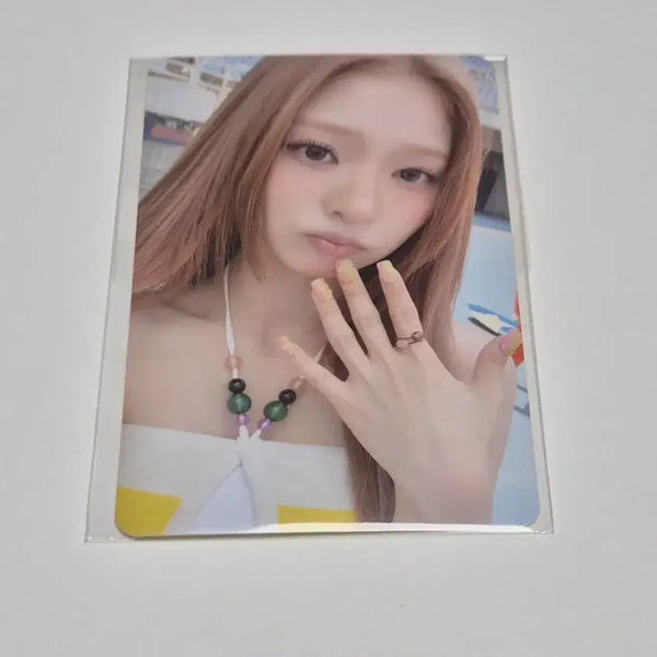 [BUNJANG] fromis_9 Lee Nagyung Glow Me Popup T-shirt Photocard / 프로미스나인 이나경 Glow Me 팝업 티셔츠 포카