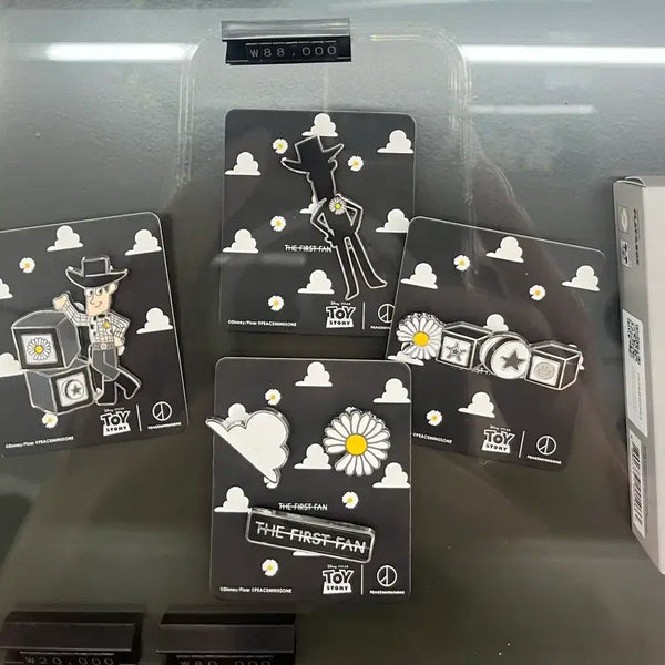 [BUNJANG] Peaceminusone x Toy Story The First-Fan Collectible Badge Set (4-Piece, Sealed) / 피스마이너스원 토이스토리 더 퍼스트팬 컬렉터블 뱃지 미개봉 4개입 풀세트