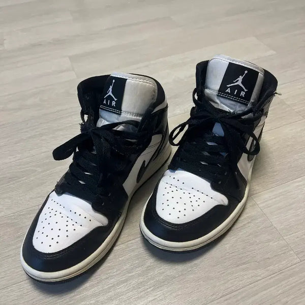 [BUNJANG] Nike Air Jordan 1 Mid Black White / 나이키 에어조던 1 미드 블랙화이트 230