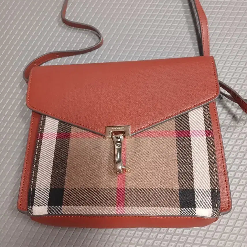 [BUNJANG] Burberry Check Shoulder Bag Brown / 버버리 체크 숄더백 브라운