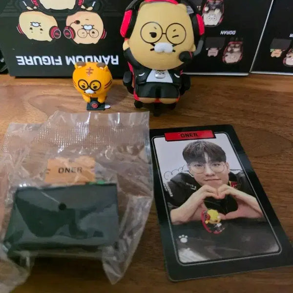 [BUNJANG] T1 "Owner" Chun-sik Figure Set (2 Types) / T1 티원 오너 춘식이 피규어 2종 분철 / 랜덤 / 미니 / 카카오 프렌즈