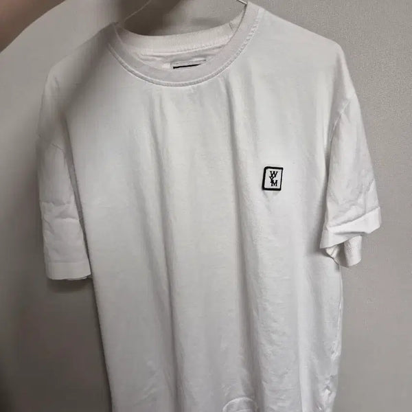 [BUNJANG] Wooyoungmi White T-Shirt with Wappen Detail / 우영미 반팔티 화이트