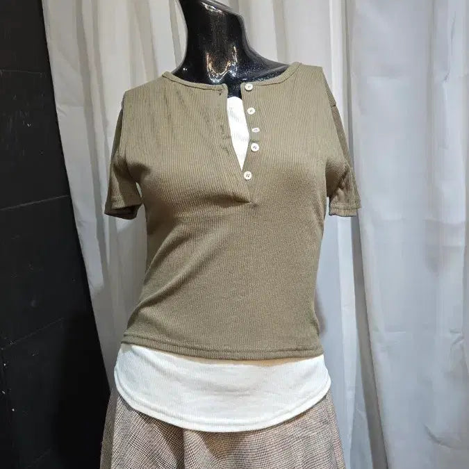 [BUNJANG] Ivory Layered Front Button Ribbed Asymmetrical Hem Short Sleeve Top / 아이보리 레이어드 앞단추 골지 밑단유 언발 카키 반팔
