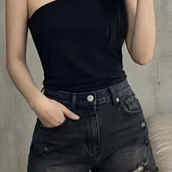 [BUNJANG] Black One-Shoulder Slim Fit T-shirt / 블랙 원숄더 오프숄더 슬림핏 티셔츠 여름옷 이쁜티 워터밤룩 파티룩 섹시룩
