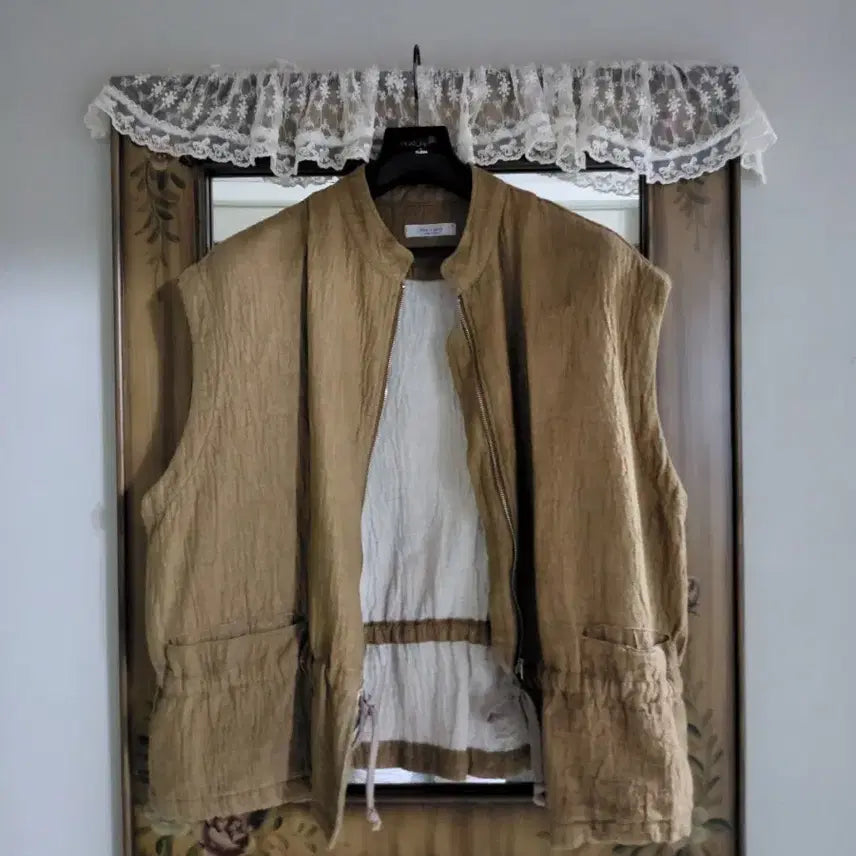 [BUNJANG] Khaki Overshoulder Vest / 오버숄베스트
